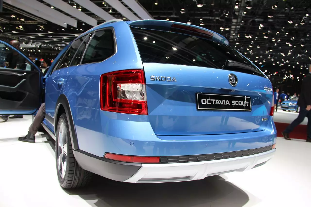 07213460-foto-salon-geneve-2014-skoda-octavia-scout-ndụ