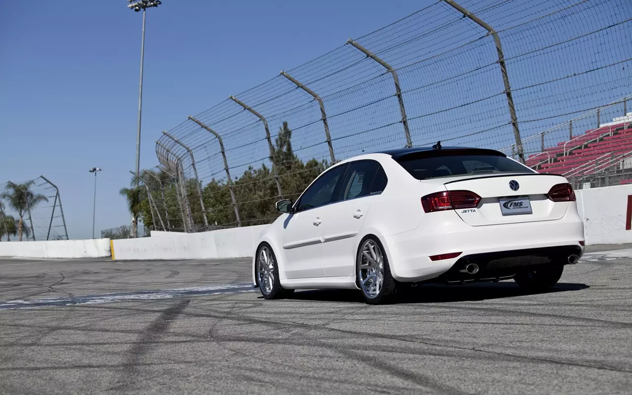 2013-FMS-Volkswagen-Jetta-Racers-Droom-Static-4-1280x800