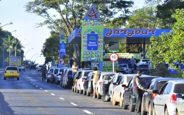 Mga pila para sa gasolina