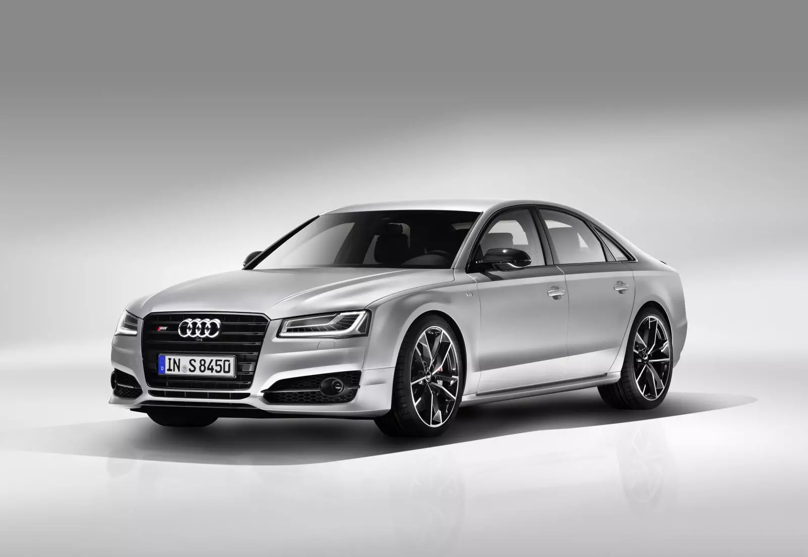 Audi S8 Plus: หลีกทางให้นาย ผู้บริหาร 21156_2