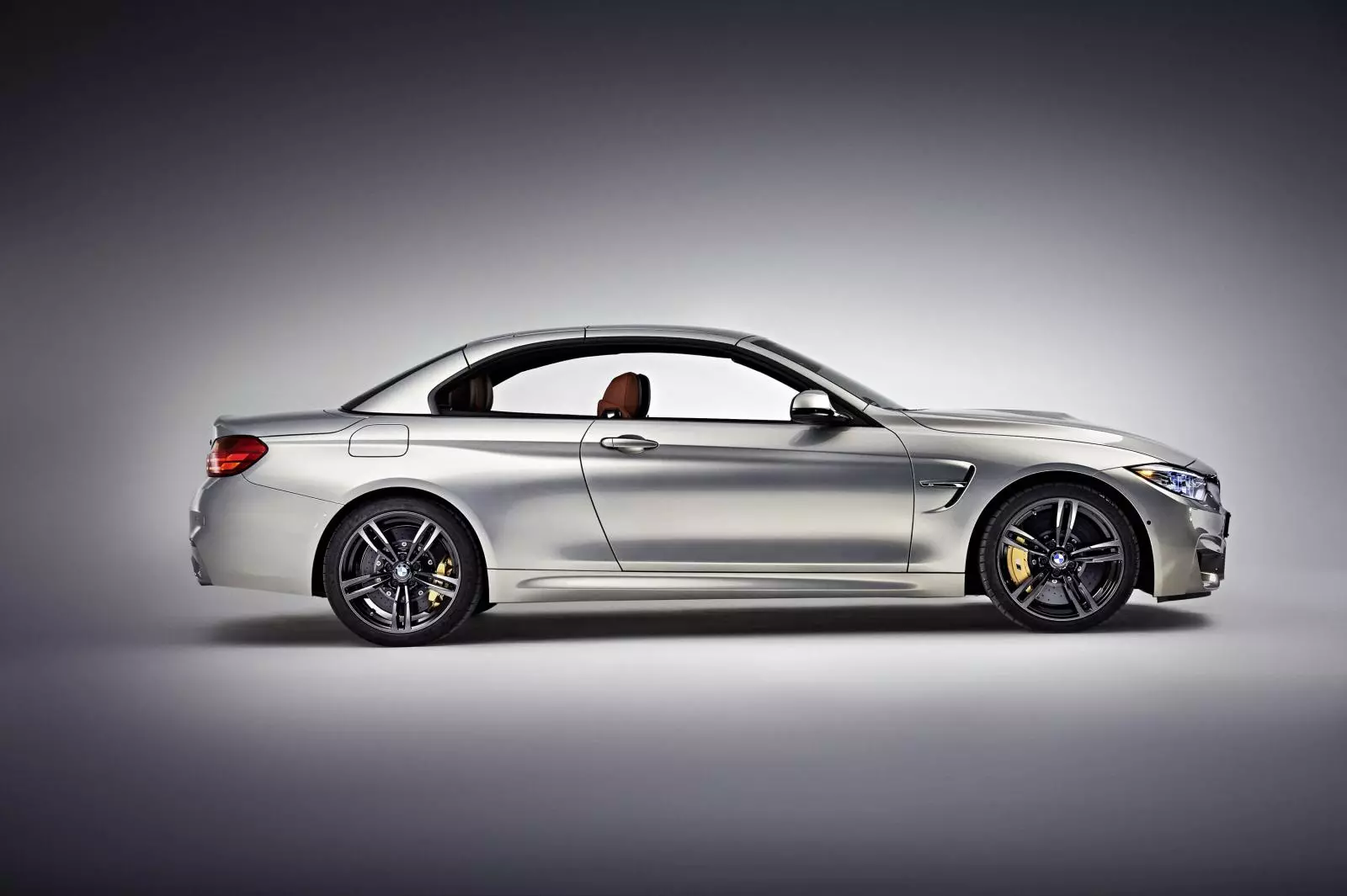 አዲስ BMW M4 ሊለወጥ የሚችል ቀርቧል 21234_1