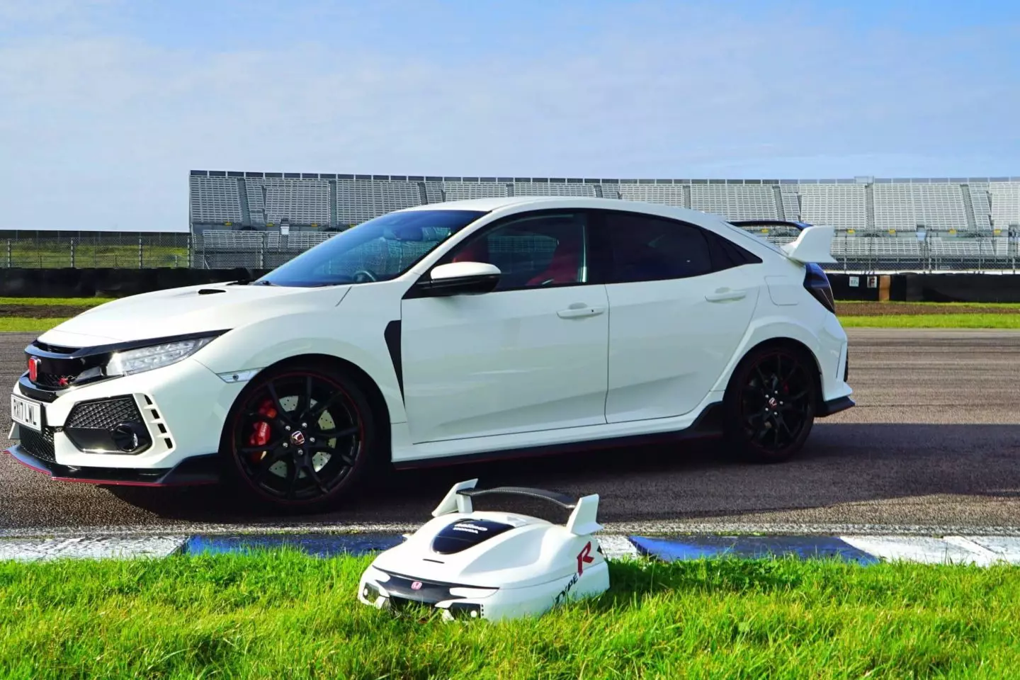 Hideg indítás. Ismerted már az autonóm és elektromos Type R-t? 21406_1