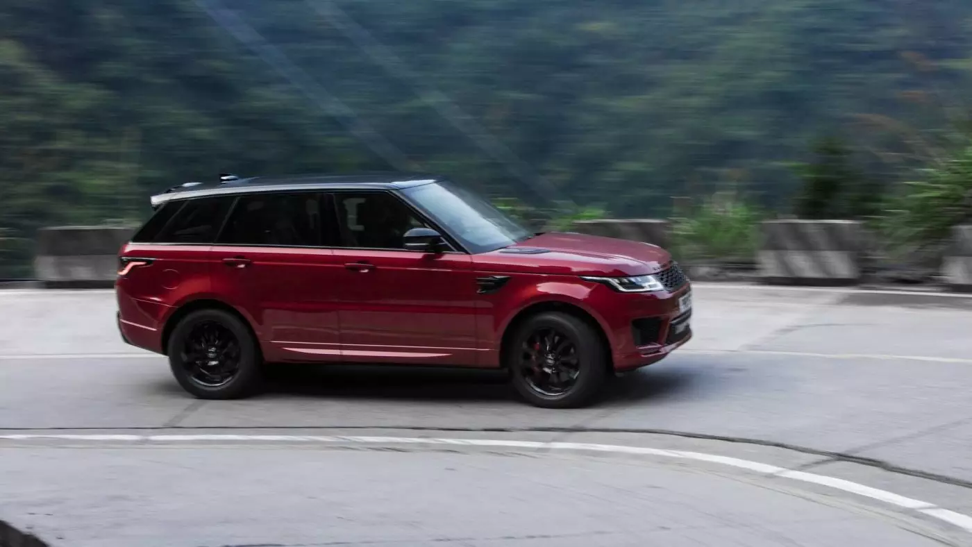 Range Rover Sport PHEV. SUV pertama yang mencapai 