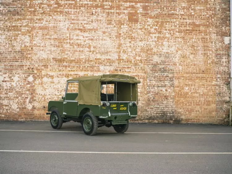 Nabawi ng Land Rover ang 25 kopya ng iconic na Series I 21510_1