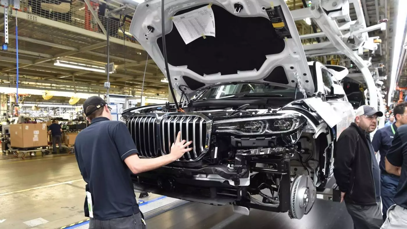 BMW X7 pre-production assembly line