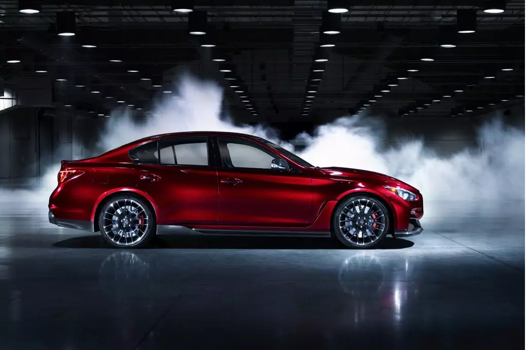 Infiniti Q50 Eau Rouge مفهوم