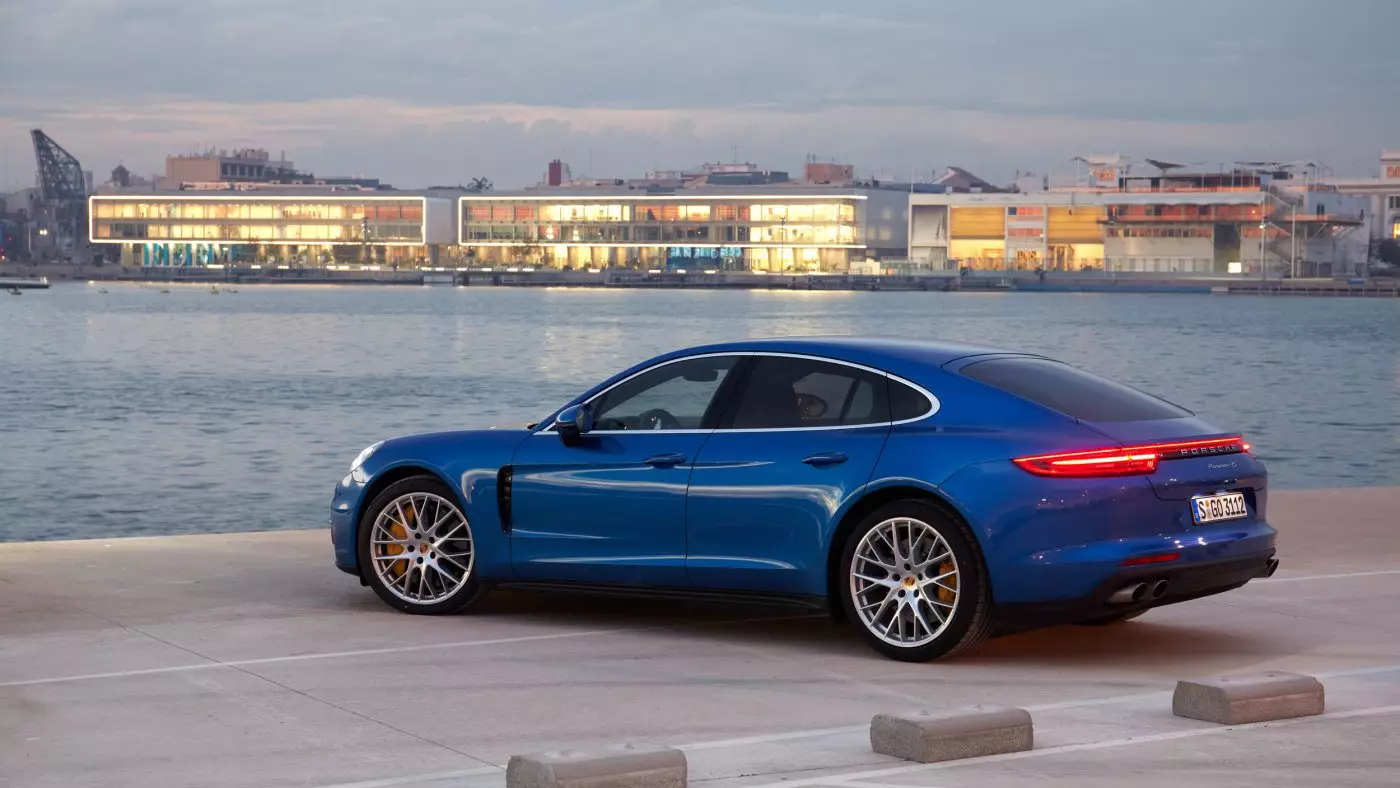 Al volante della nuova Porsche Panamera: la migliore berlina del mondo? 21763_7