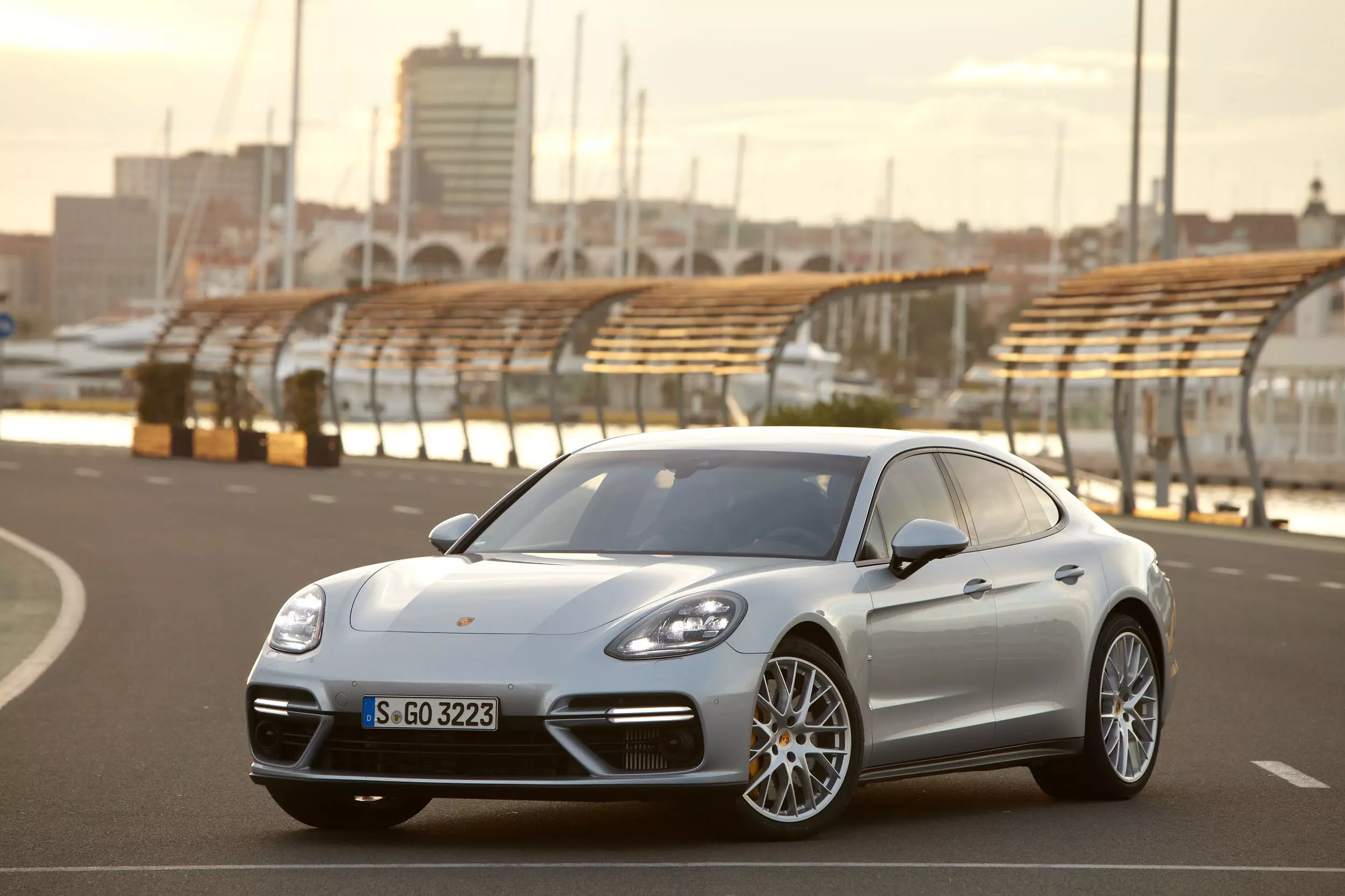 Al volante della nuova Porsche Panamera: la migliore berlina del mondo? 21763_9
