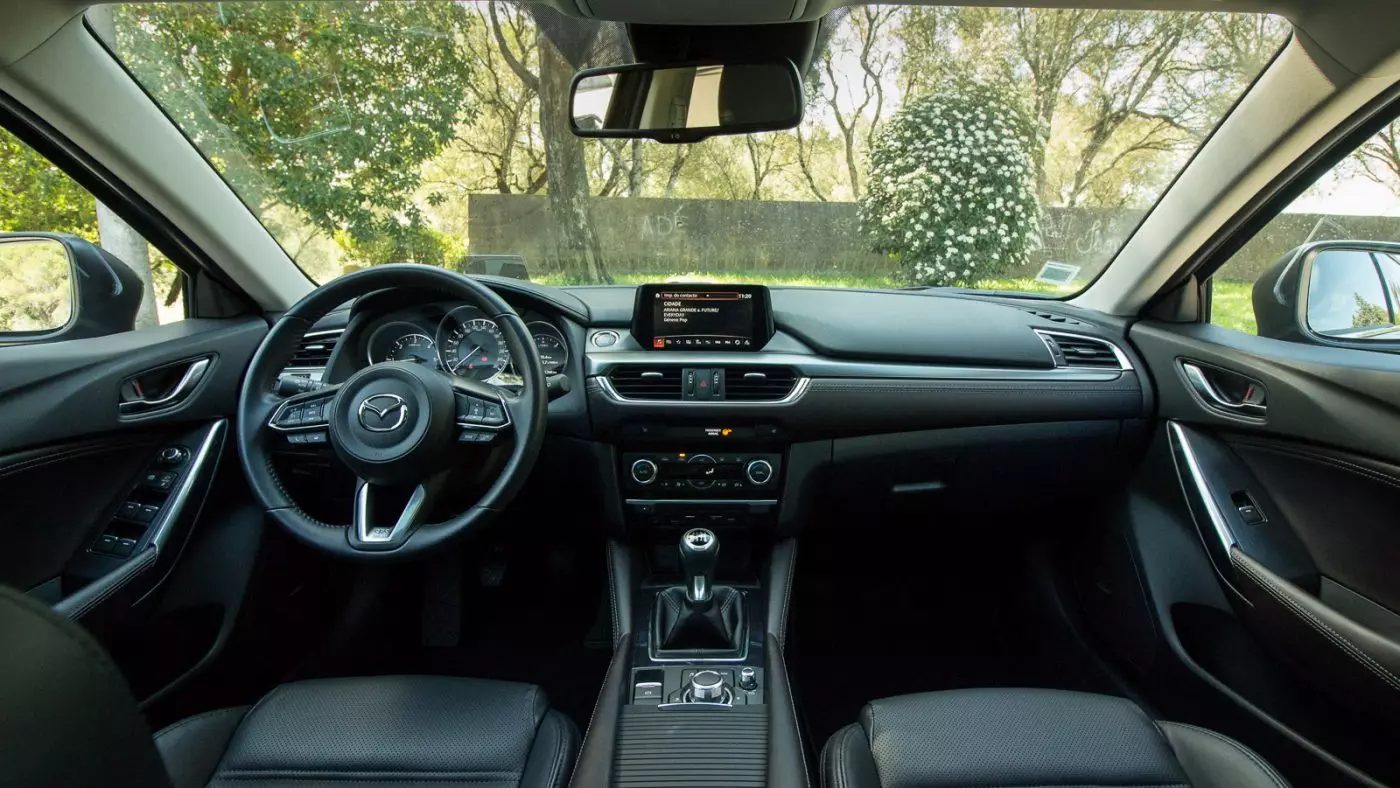 Στο τιμόνι του νέου Mazda6 SW με G-Vectoring Control 21802_2