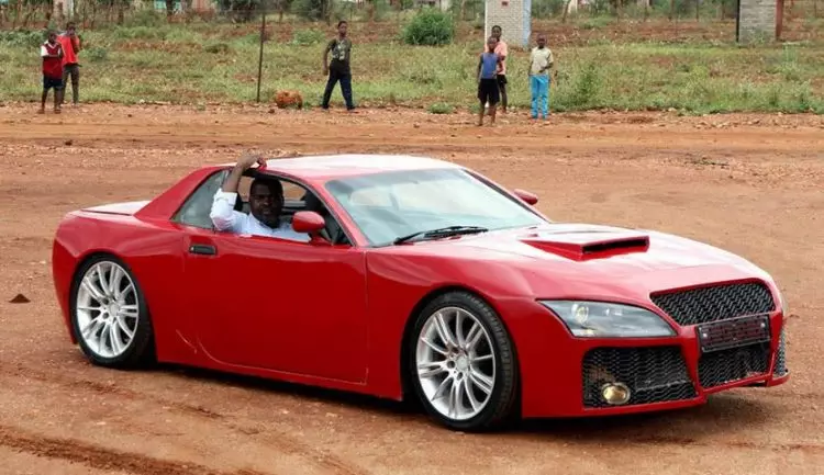 Afrika Kidul ngawangun mobil impian na di garasi sorangan 21834_1