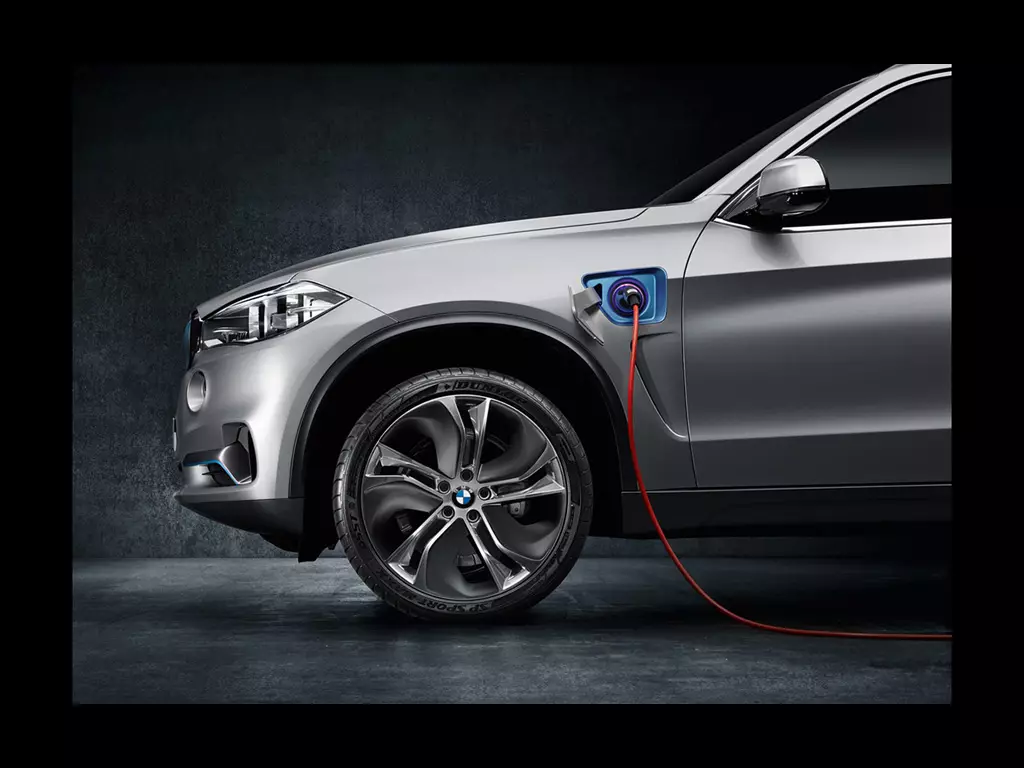 BMW Concept X5 eDrive: High Voltage 21844_3