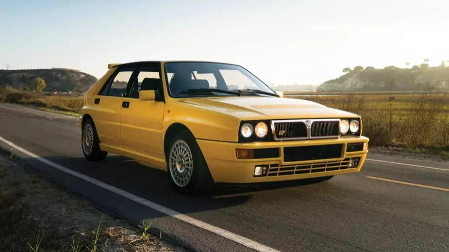 Это подтверждается. Lancia Delta вернется на 100% электрическую