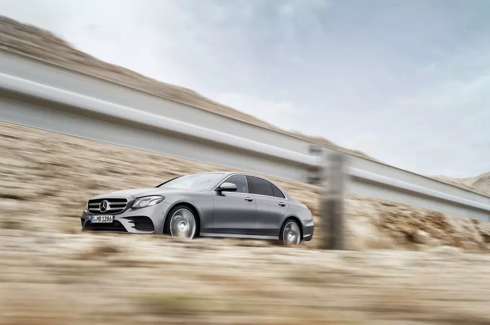 මේක තමයි අලුත් Mercedes-Benz E-Class එක 22069_3