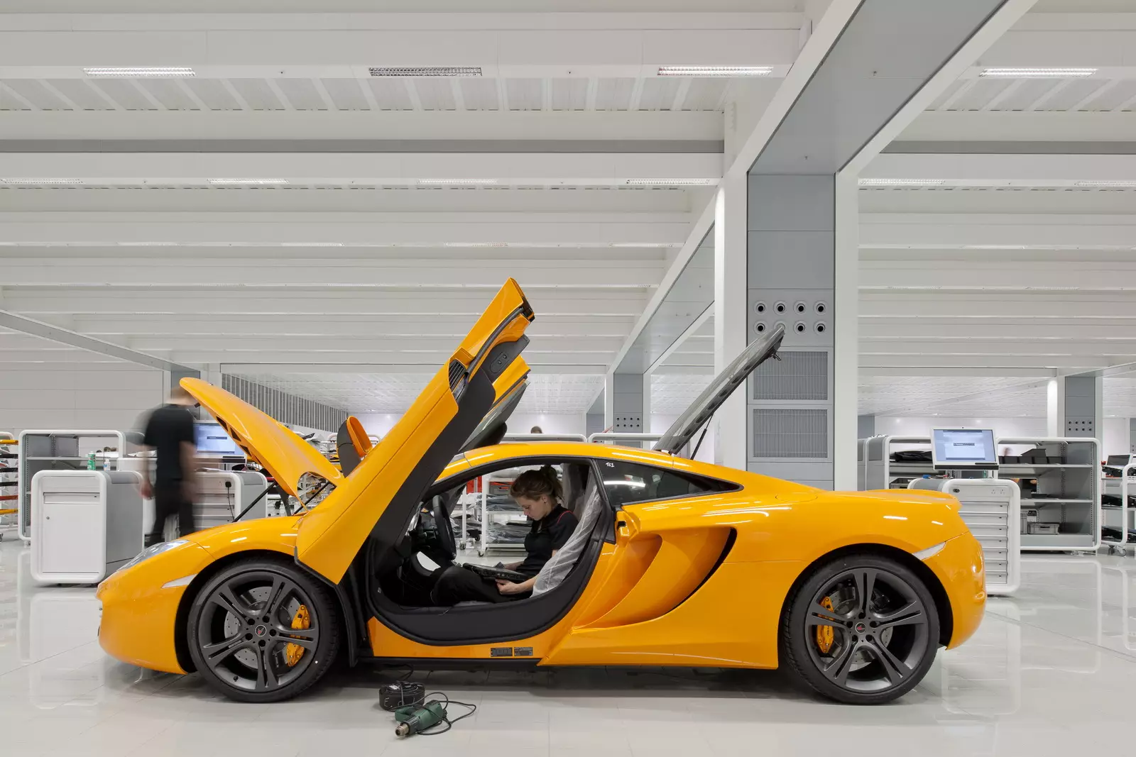 McLaren: New Production and Initiatives Center 22142_11