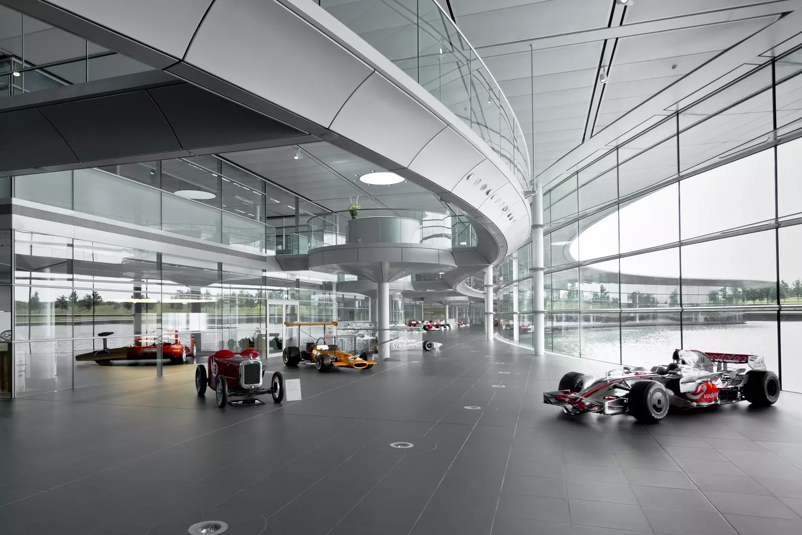 McLaren: Centrum nové výroby a iniciativ 22142_6