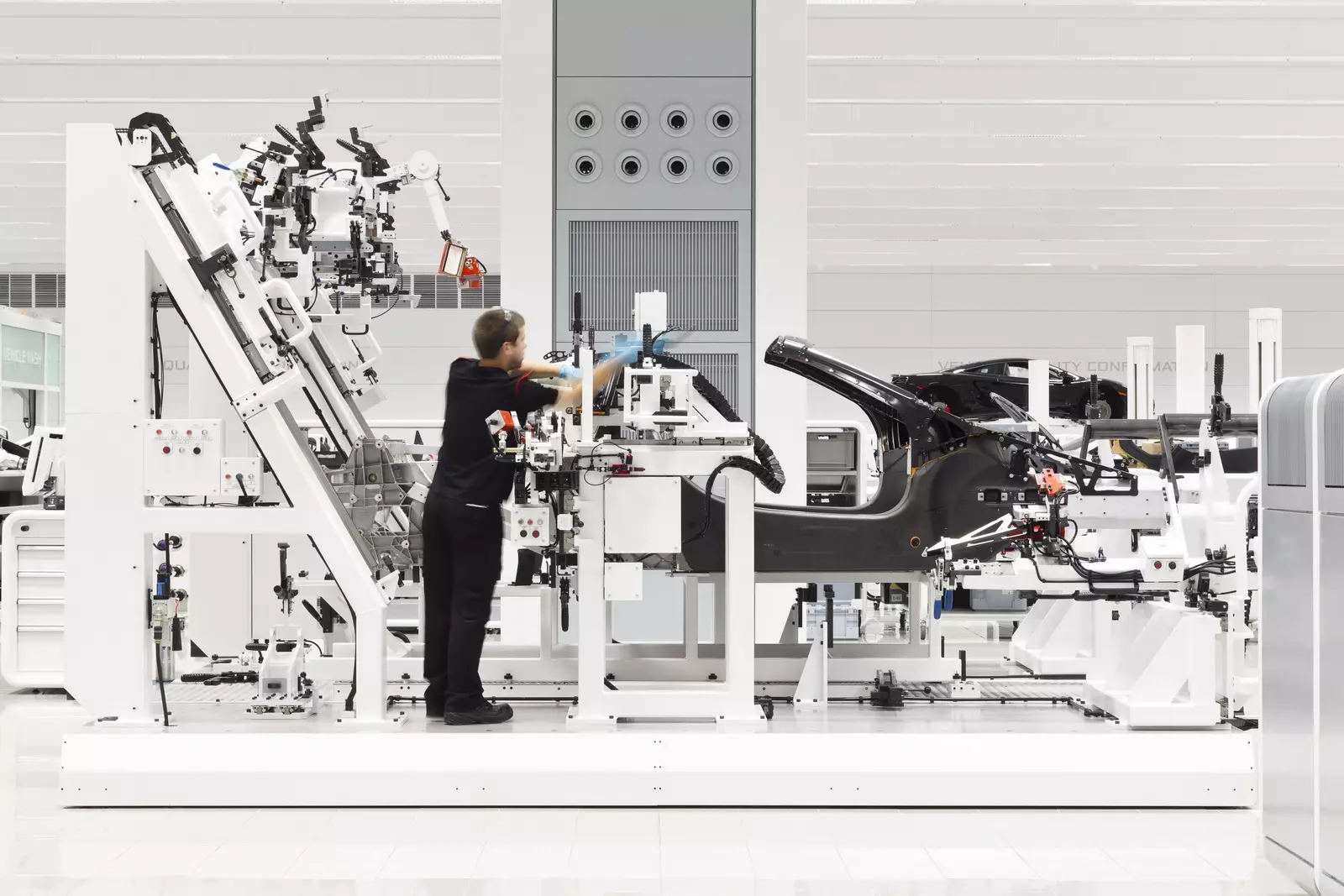 McLaren: Centrum novej výroby a iniciatív 22142_8