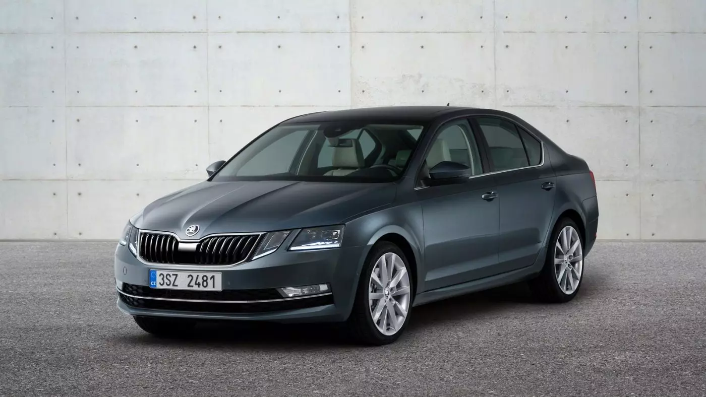 A Skoda Octavia arculatváltáson esik át, és több technológiát kap 22217_2