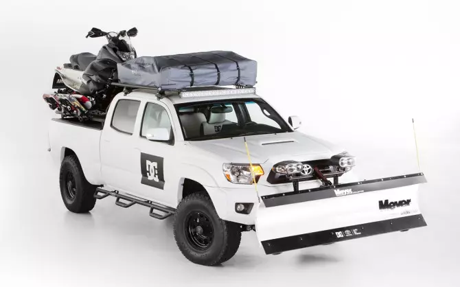 2013-DC-Ayakkabılar-Toyota-Tacoma-Studio-2-1280x800