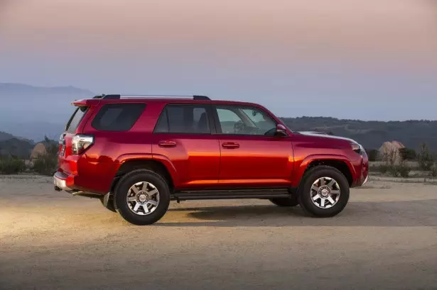 toyota 4 runner 2013.jpg៥