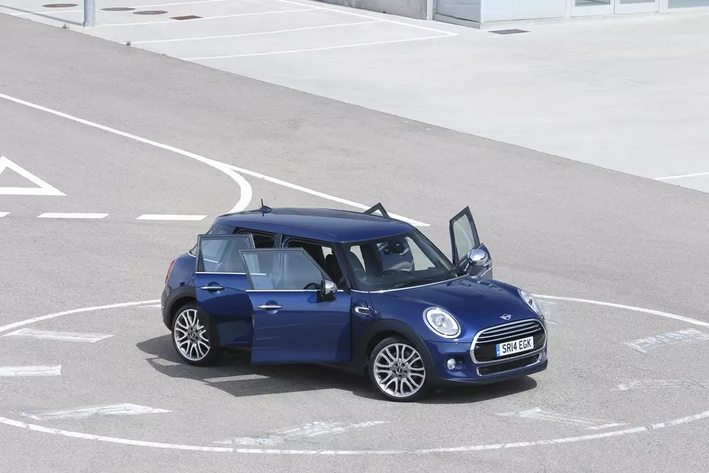 全新 MINI Cooper 5 門車亮相 22360_2