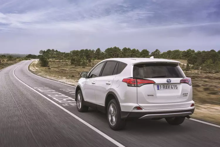 טויוטה RAV4 Hybrid-7