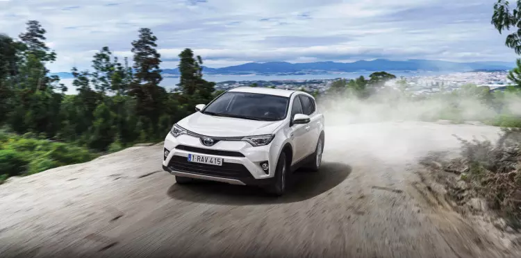 تويوتا RAV4 Hybrid-11