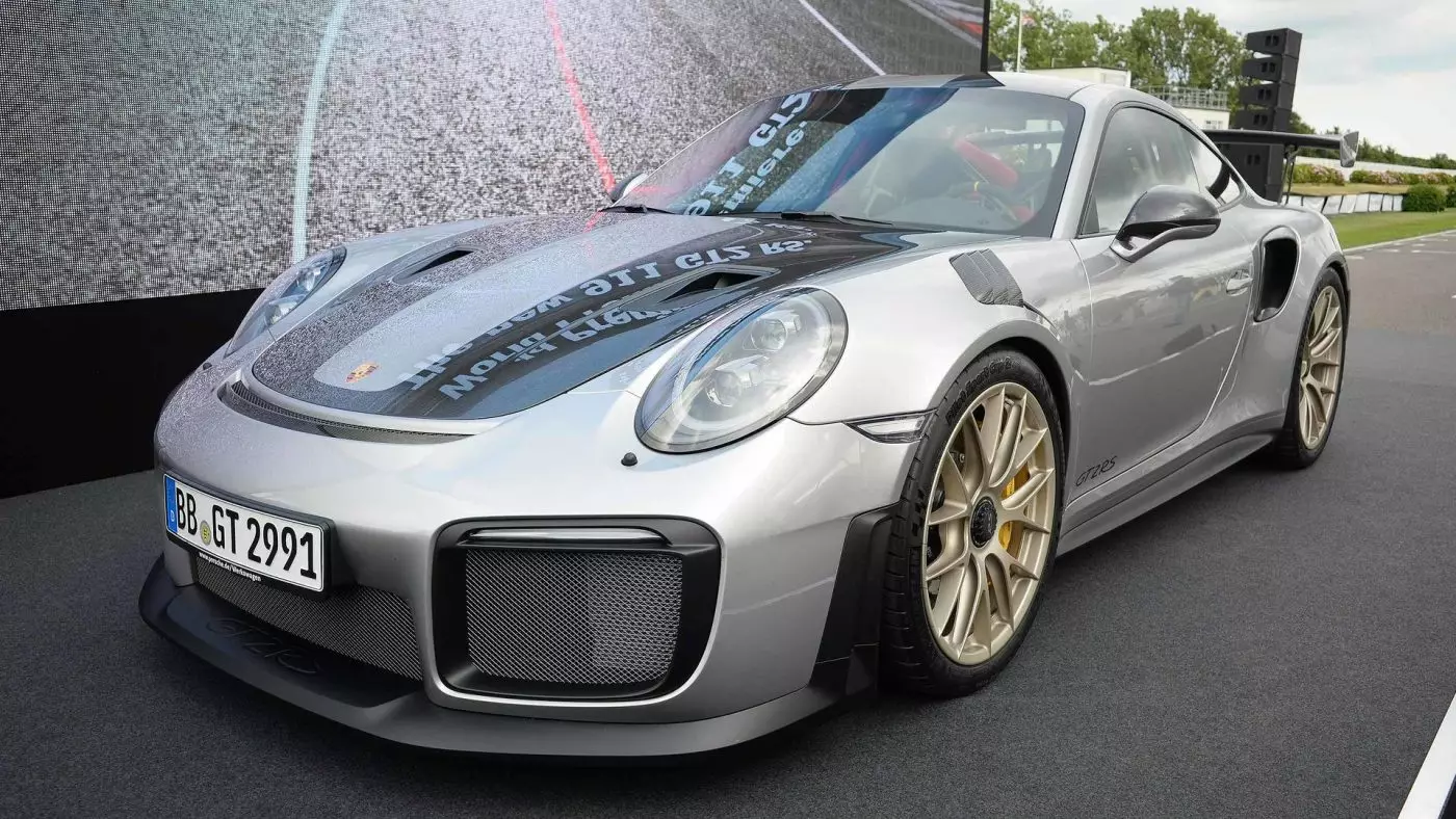 Nürburgring. Ang bag-ong Porsche 911 GT2 RS ba mas paspas kay sa 918 Spyder? 22584_4