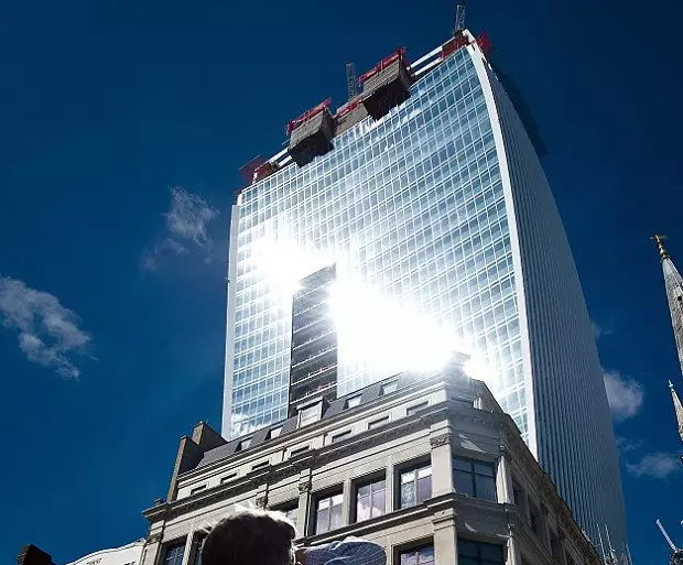 Јагуар КСЈ се топи због небодера у Лондону 22615_4