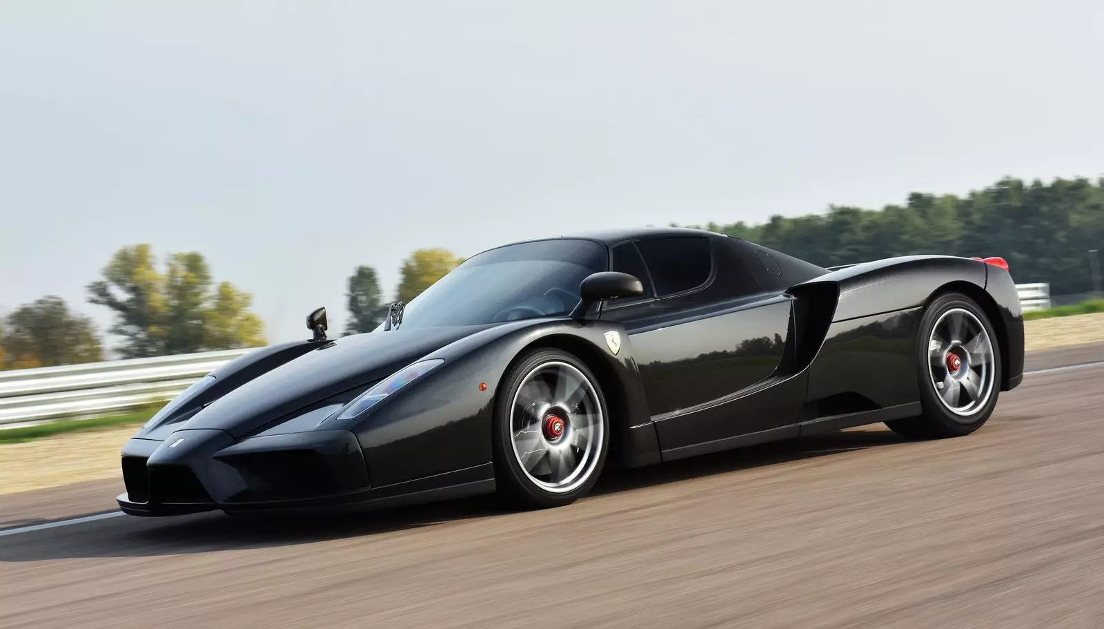 Uusittu Ferrari Enzo menee huutokauppaan lähes kahdella miljoonalla eurolla 22669_1