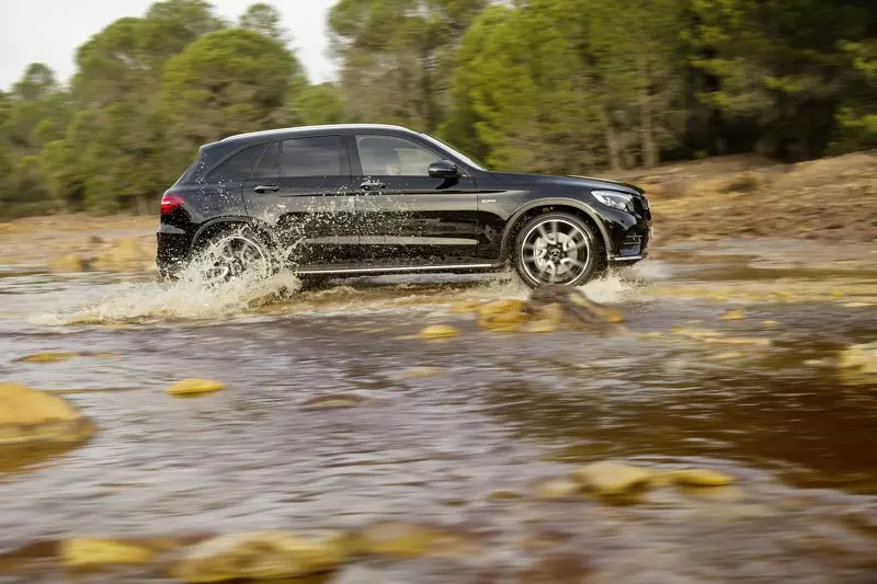 I-Mercedes-AMG GLC 43