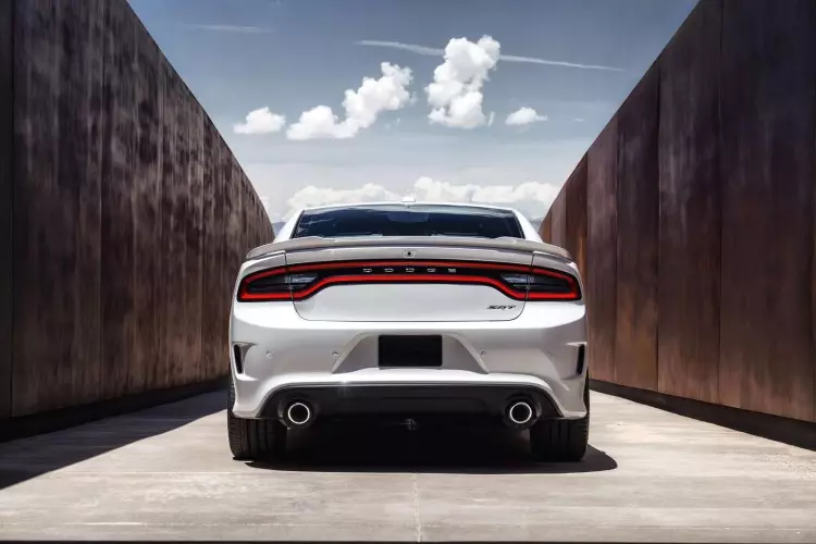 Dodge Charger SRT Hellcat ၃၁