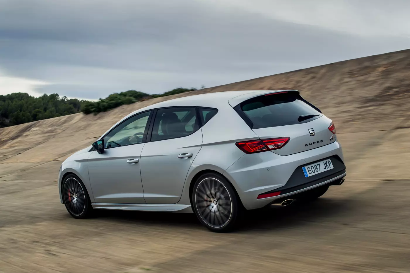 Seat Leon Cupra 290: күшейтілген эмоция 22757_1