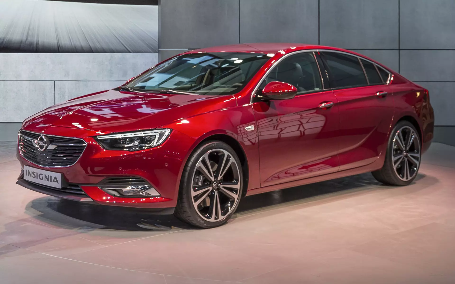 Опель инсигния 2024. Опель Инсигния 2022. Опель Инсигниа вишневый. Opel Insignia Grand Sport. Opel New Insignia Dark Red.