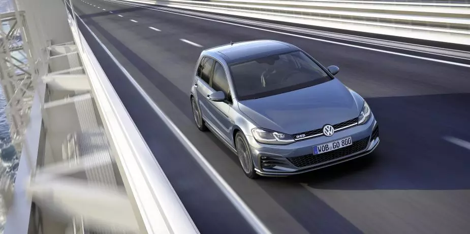 Semi-autonomt køresystem til den nye Volkswagen Golf. Hvordan det virker? 22827_4