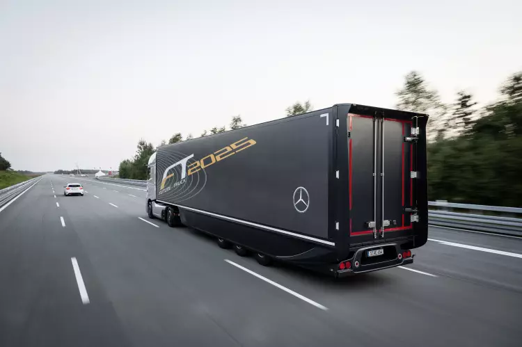 Mercedes-Benz Future Truck 2025 22895_2