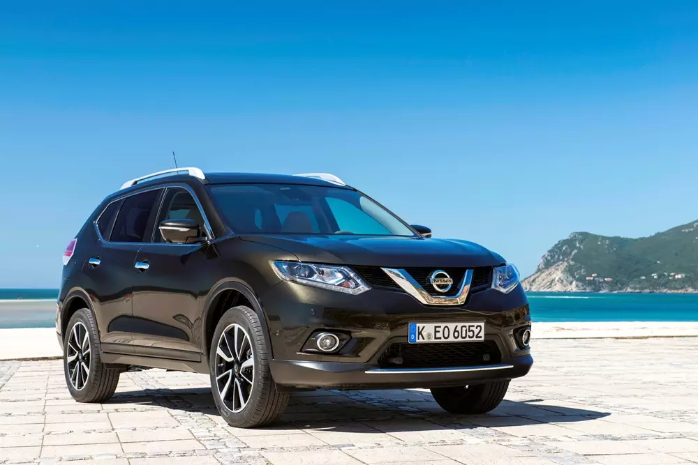 Шинэ Nissan X-Trail: шинэчилсэн аргументууд 22914_3