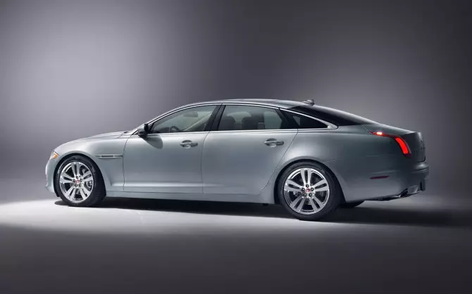 2014-Ягуар-XJ-студия-2-1280х800