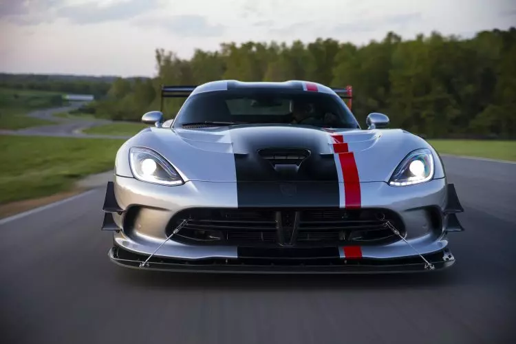 Balateli ba Dodge Viper ba bokana ho leka ho khutlisa rekoto ea Nürburgring 22948_1