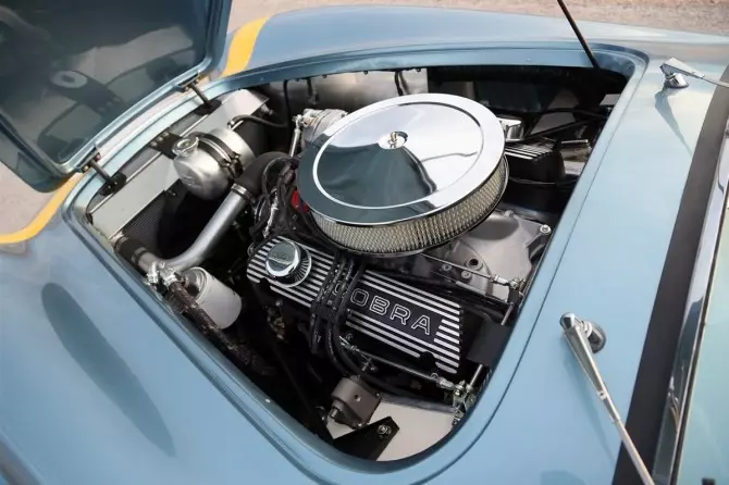 2014-Shelby-Cobra-289-FIA-50th-Aniversary-Engine-3-1280x800