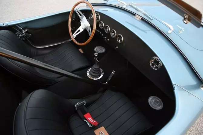 2014-Shelby-Cobra-289-FIA-50th-Anniversary-Interior-2-1280x800