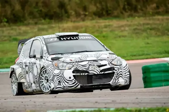 Hyundai i20 WRC - Pruebas de asfalto