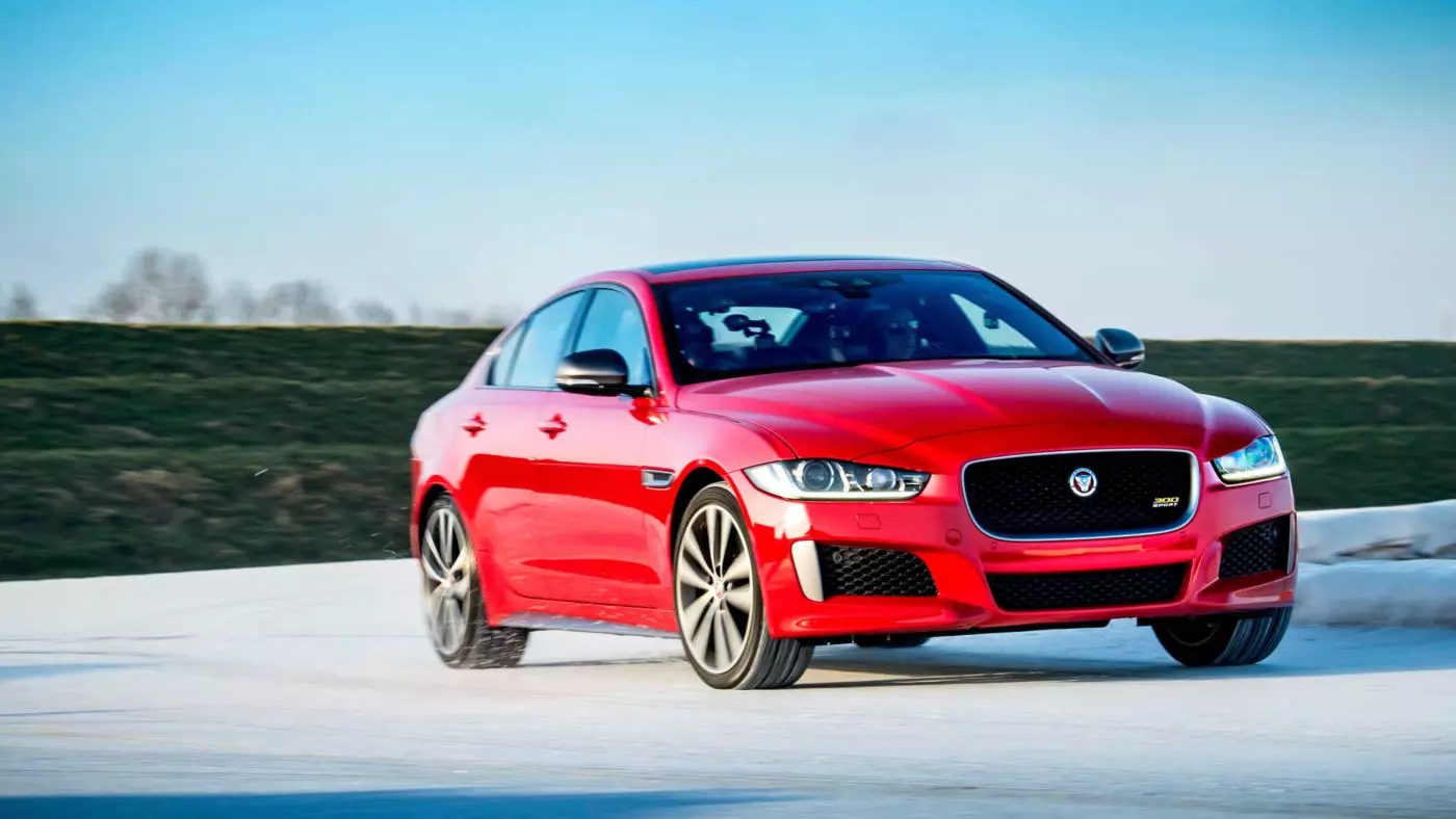 Jaguar XE 300 Idaraya 2018