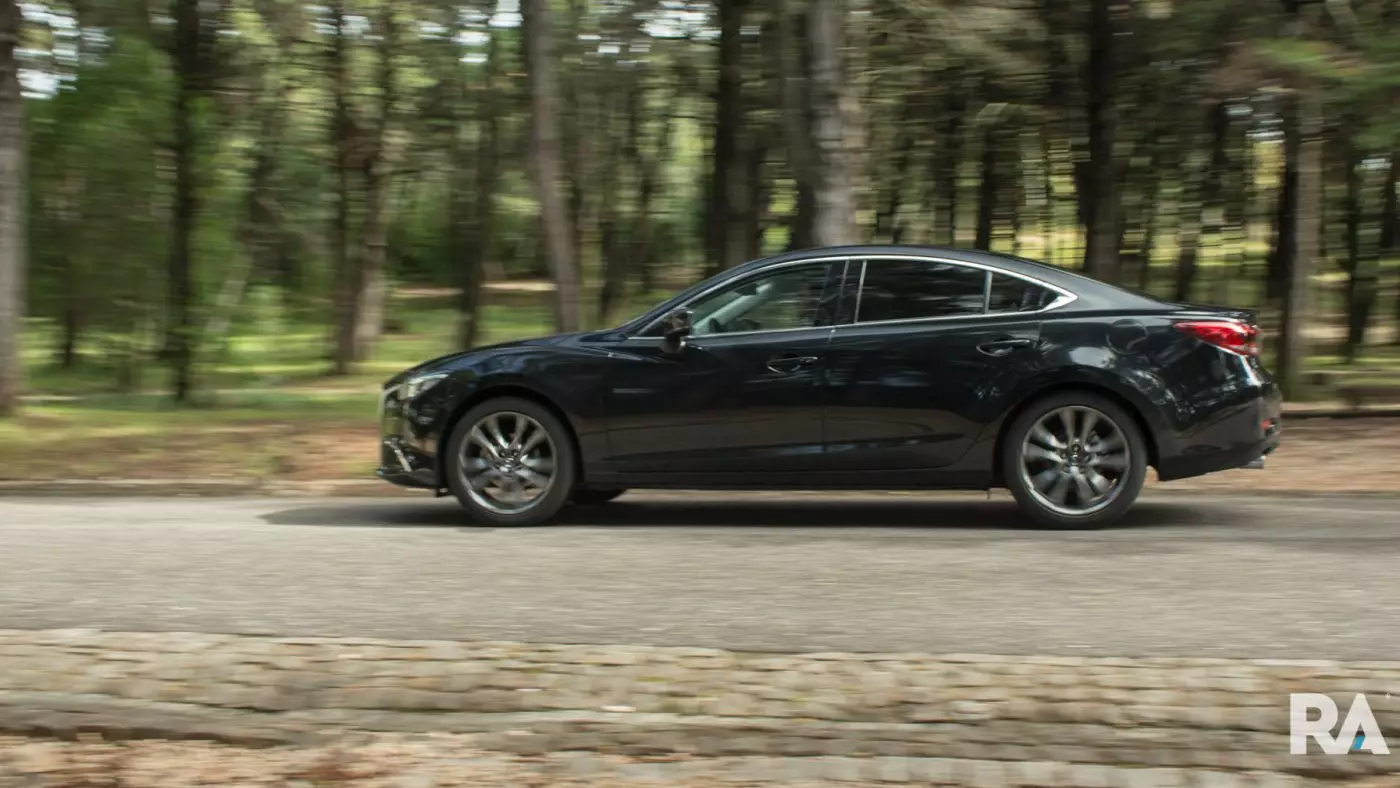 Ni veturas la renovigitan Mazda6. Ĉi tiuj estis niaj impresoj 23055_3