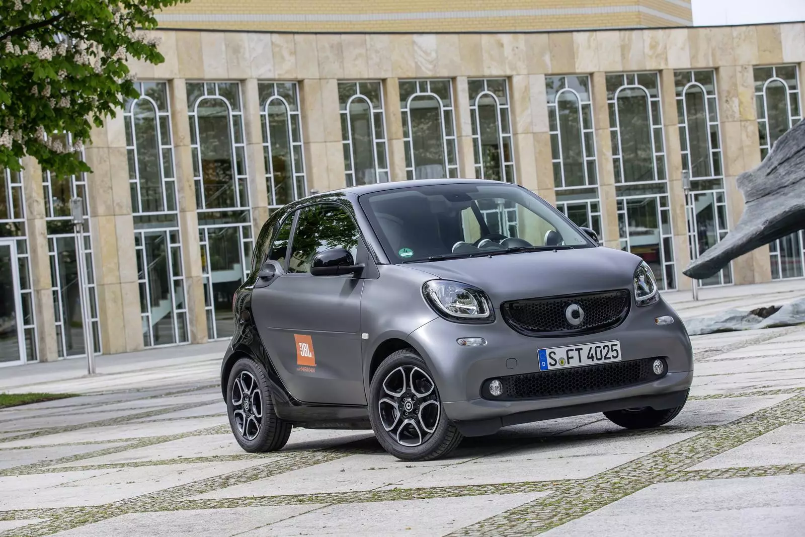 SMART ForTwo saunia e JBL: i le saoasaoa o le leo 23181_1