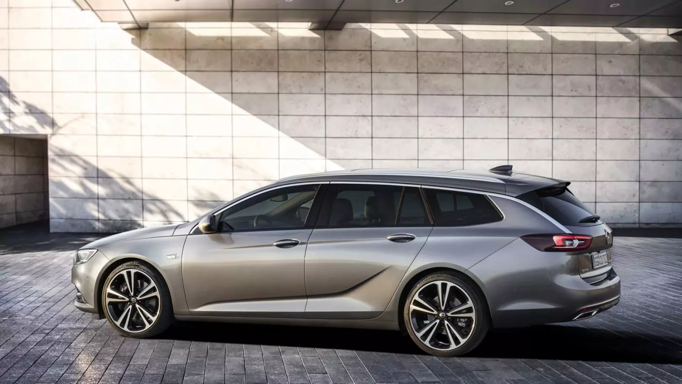 Opel Insignia Sports Tourer: biết tất cả các lý lẽ của xe tải Đức mới 23203_2