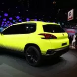 Концепт Peugeot 2008: еще один конкурент Nissan Juke 23286_5