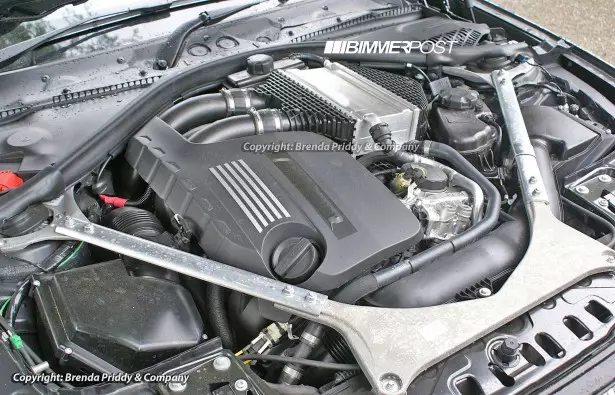 ម៉ាស៊ីនរបស់ BMW M3 ឆ្នាំ 2014: 6-cylinder in-line Twin-turbo 23288_1