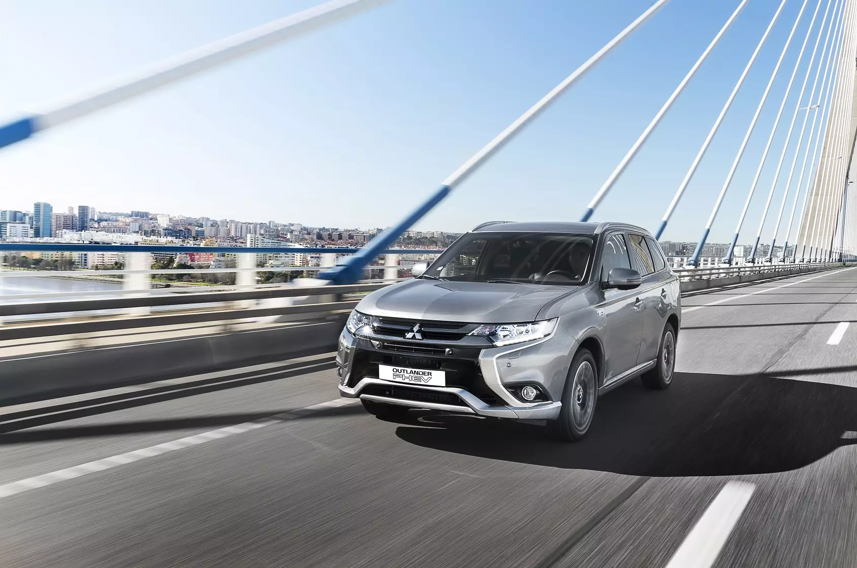 Мицубиси Outlander PHEV 2015