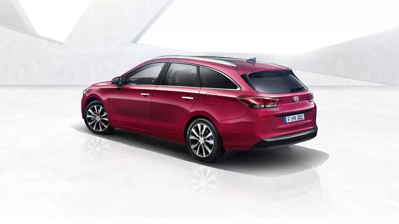 2017 Hyundai i30 CW - Rear 3/4