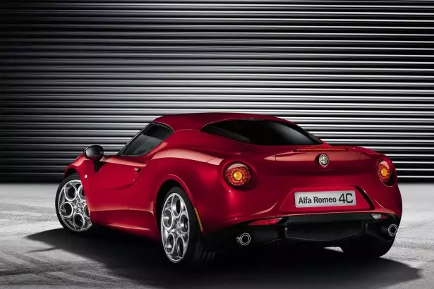 Alfa-Romeo-4C-02 [2]